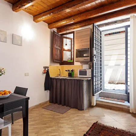 Апартаменты Lovely Near The Cathedral *