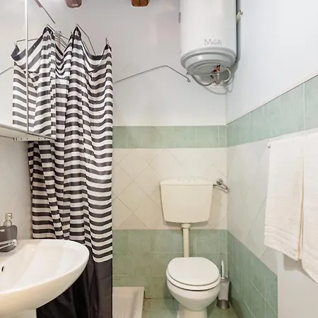Апартаменты Lovely Near The Cathedral Палермо